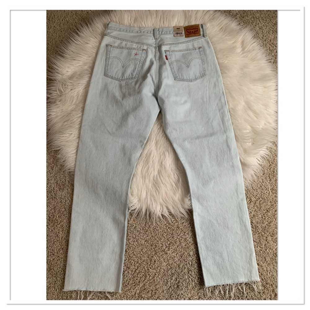 NWT Levi's 501 Light Wash Embroidered Jeans Blue Size 32 - Picture 7 of 15
